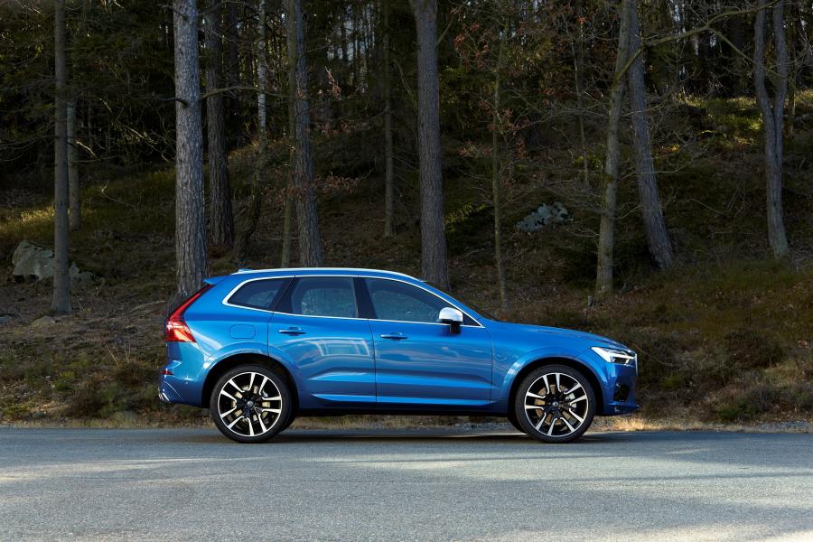  Volvo XC60 T6 R-Design 2017 года  (WW) (фото 6 из 16)